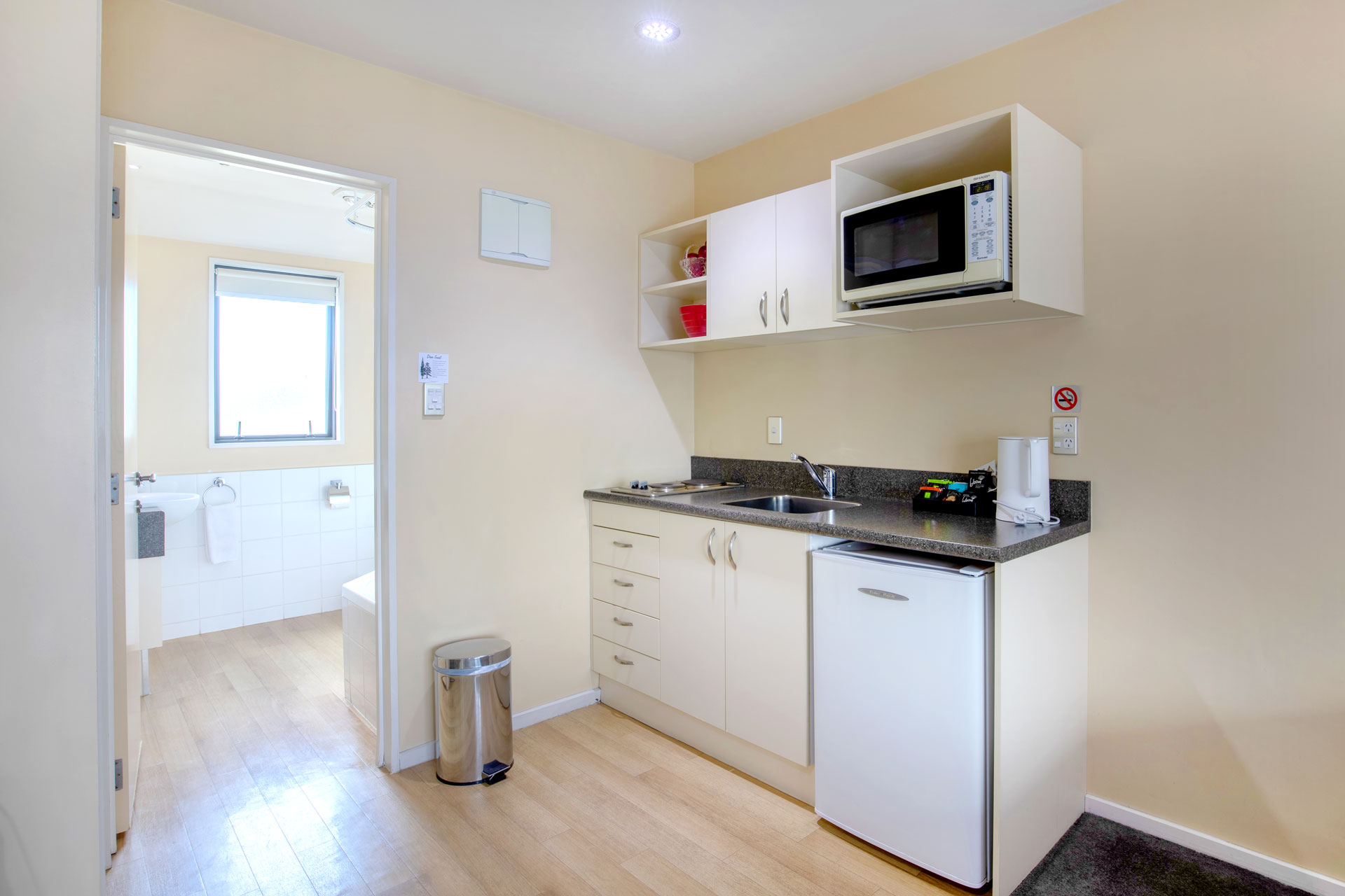 one-bedroom-spa-bath-apartment_kitchen